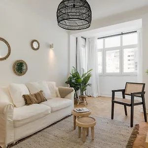 Apartment Casa Boma - Shining & Spacious With Balcony - Alvalade I, Lisbon