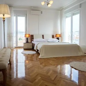 jelena-apartment-split.splithotels.org/