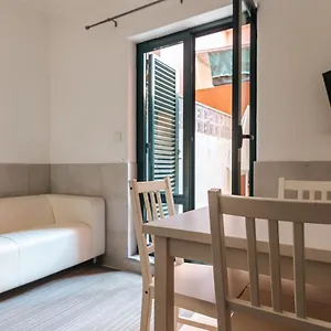 Terrace Flat Near River Apartamento