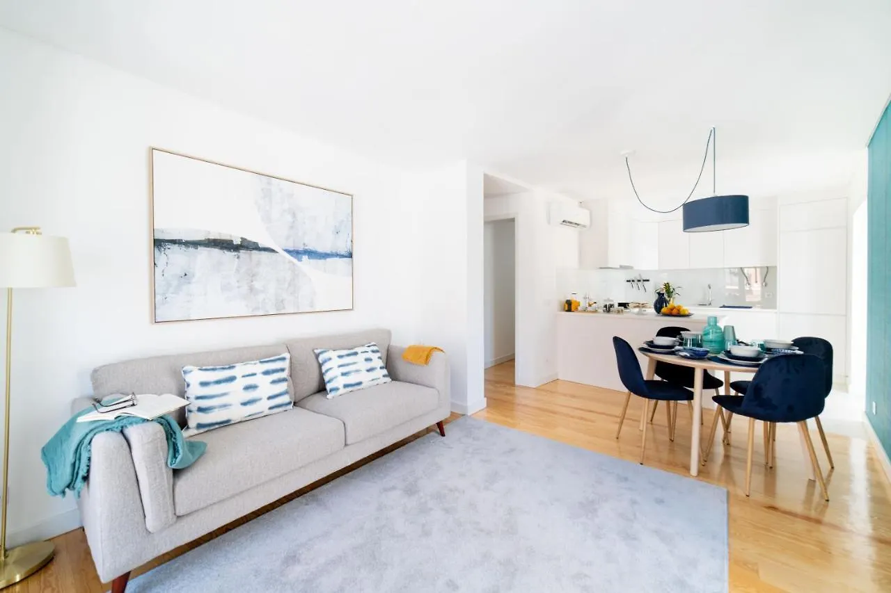 Blue By The River 2 - Elegant Two-Bedroom In Santos Lisbon Apartment