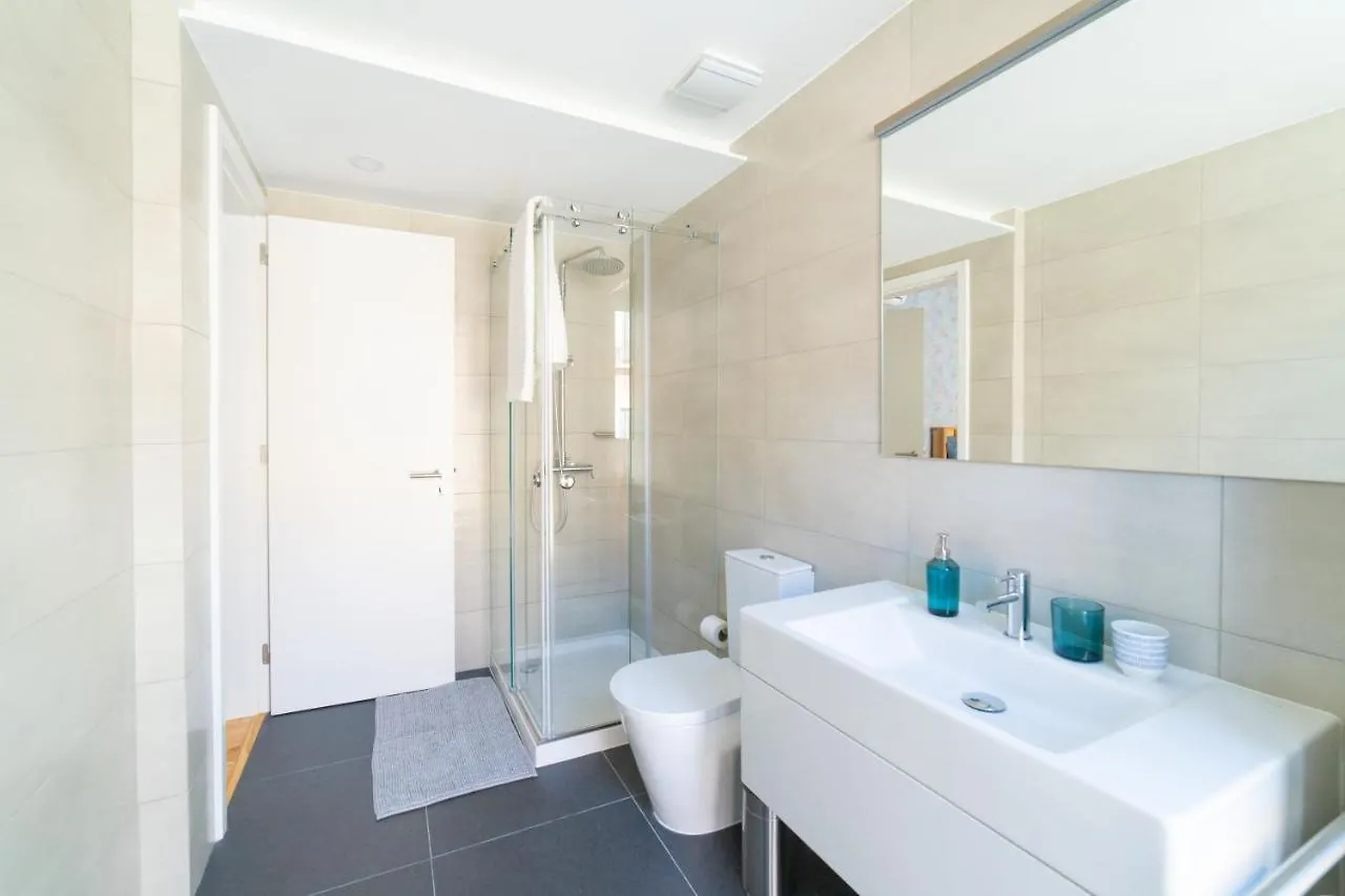 Apartment Blue By The River 2 - Elegant Two-Bedroom In Santos Lisbon
